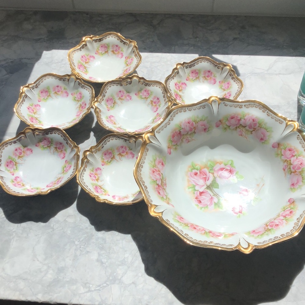 Berry Bowl & serving dishes - Picture 2 of 7